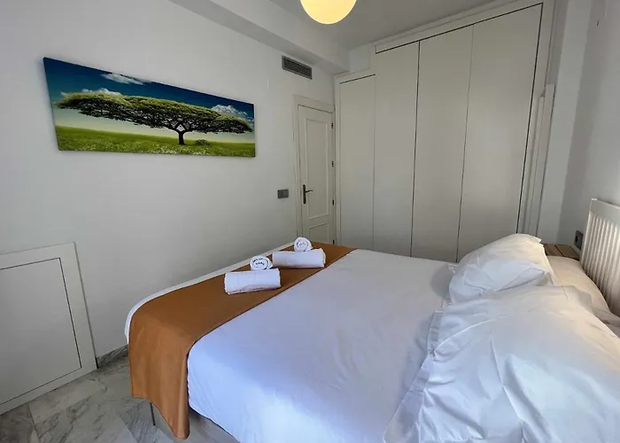 Atico San Bernardo Terraza Y Parking Incluido